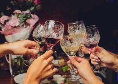 Freuen Sie sich über Ihren Schmuck von Sweet Magnolia und erhalten Sie viele Geschenke.