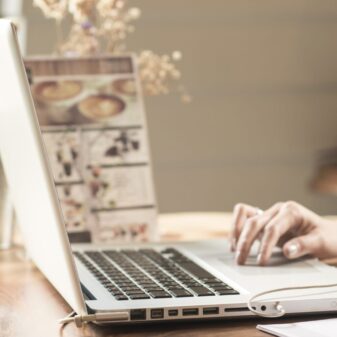 Beige und Grau Minimalistisch Zitat Instagram-Beitrag - 1